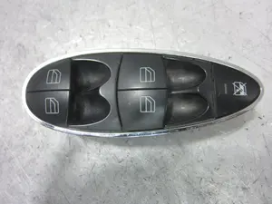Foto de MANDO ELEVALUNAS DELANTERO IZQUIERDO MERCEDES-BENZ CLASE E (BM 211) BERLINA 3.2 CDI CAT (204 CV / 150 KW) referencia A2118219951