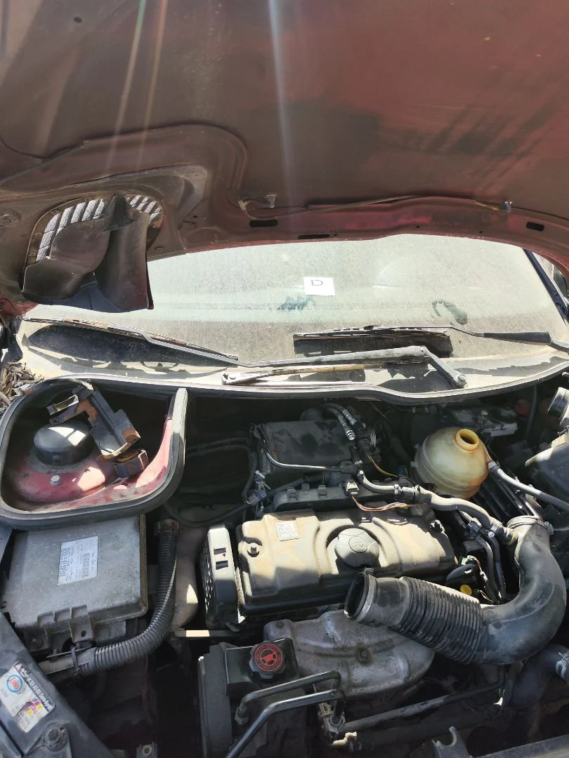 Foto de TORPEDO PEUGEOT 206 1.4 (75 CV / 55 KW)