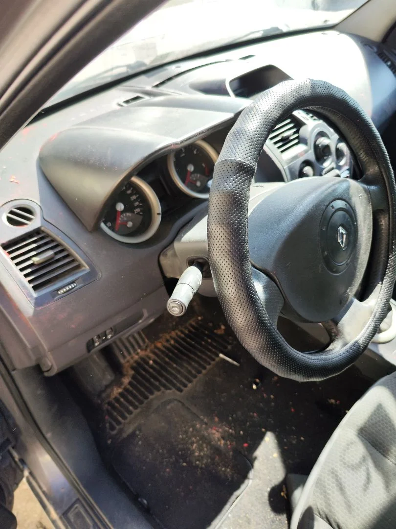 Foto de SALPICADERO RENAULT MEGANE II BERLINA 5P 1.5 dCi Diesel (101 CV / 74 KW)