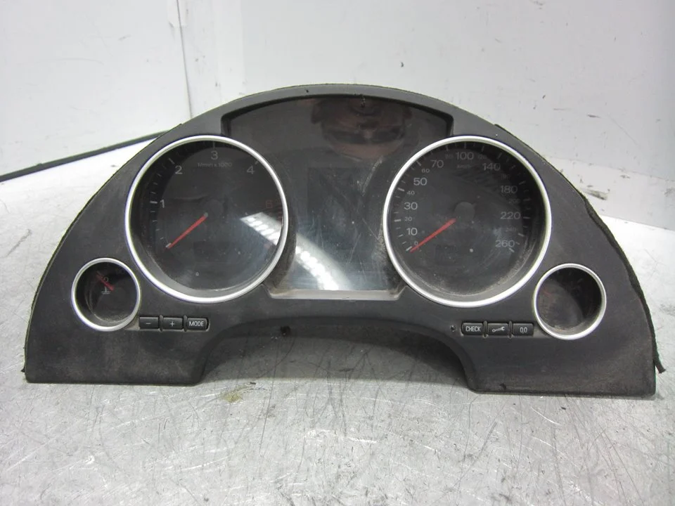 Foto de CUADRO INSTRUMENTOS AUDI A4 CABRIOLET (8H) 2.0 TDI (140 CV / 103 KW) referencia 8H0920900Q