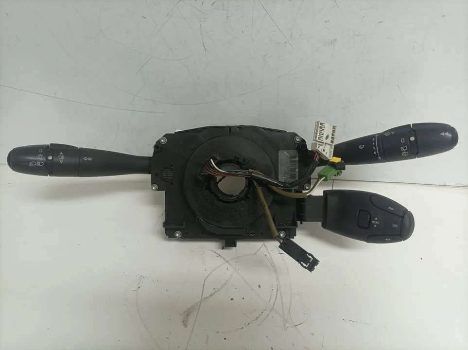 Foto de MANDO MULTIFUNCION PEUGEOT 207 referencia 9663732XT