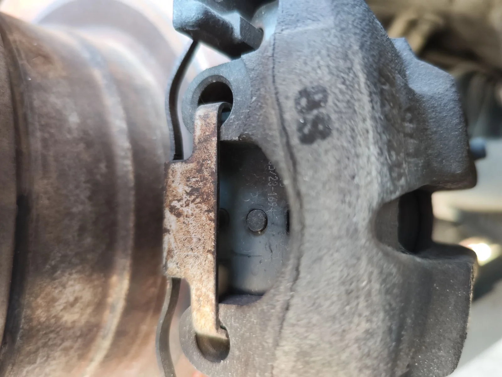 Foto de PINZA DE FRENO TRASERA DERECHA BMW SERIE 3 BERLINA (E90) 2.0 16V Diesel (163 CV / 120 KW)