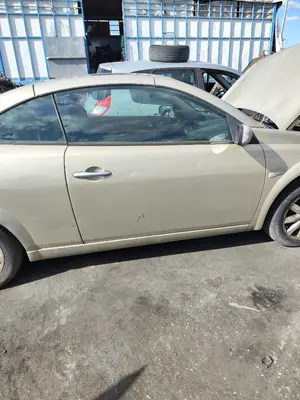 Foto de PUERTA DELANTERA DERECHA RENAULT MEGANE II COUPE/CABRIO 1.5 dCi Diesel (106 CV / 78 KW) referencia 7751474926