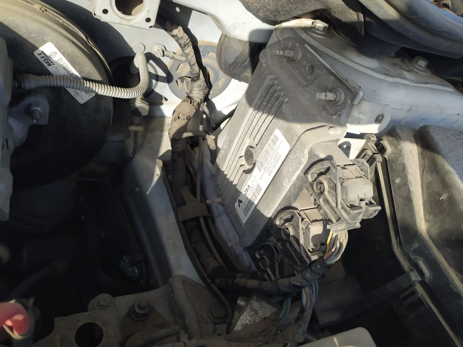Foto de CENTRALITA MOTOR UCE RENAULT CLIO IV 1.2 16V (73 CV / 54 KW) referencia 237103317R