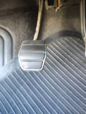 Foto de PEDAL EMBRAGUE RENAULT LAGUNA (B56) 2.0  (113 CV / 83 KW)