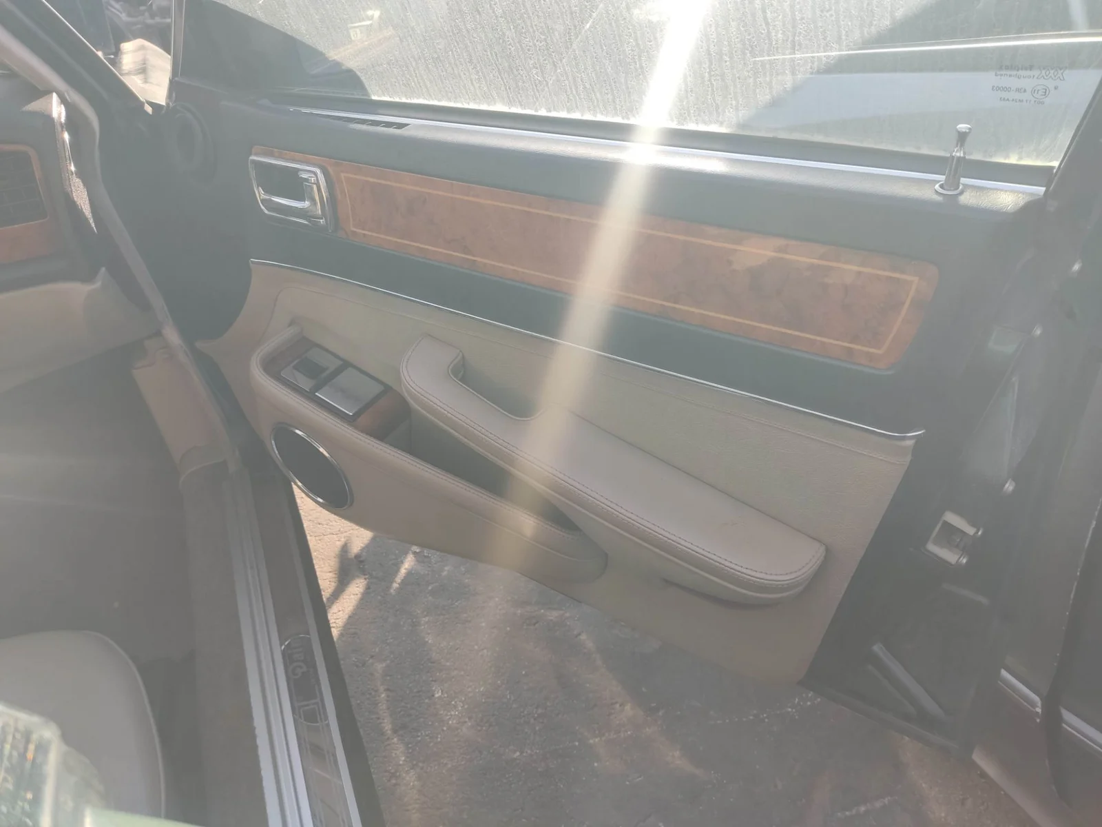 Foto de GUARNECIDO PUERTA DELANTERA DERECHA JAGUAR XJ 4.0 CAT (222 CV / 163 KW)