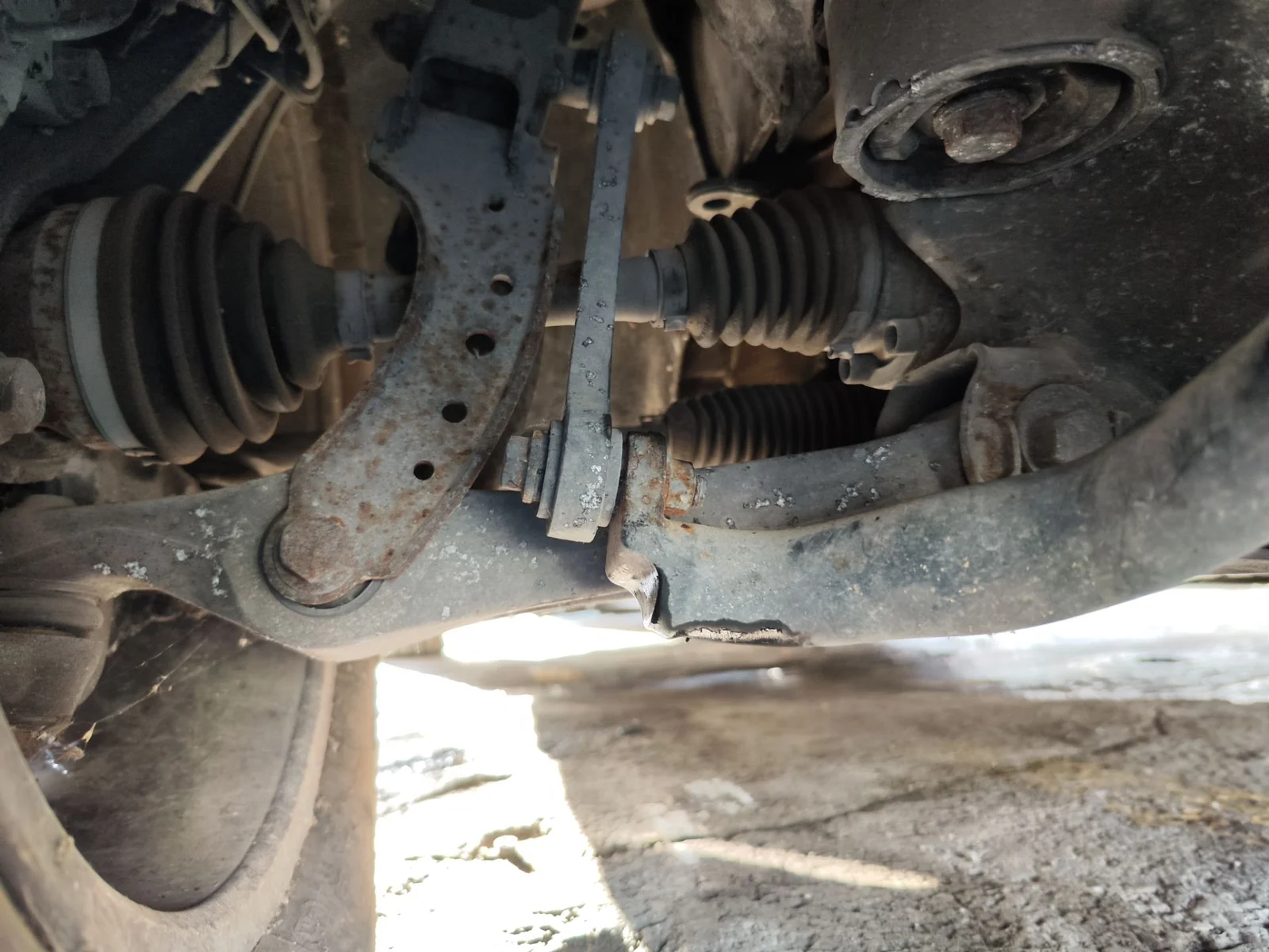 Foto de BRAZO SUSPENSION DELANTERO DERECHO AUDI Q7 (4L) 3.0 V6 24V TDI (233 CV / 171 KW)