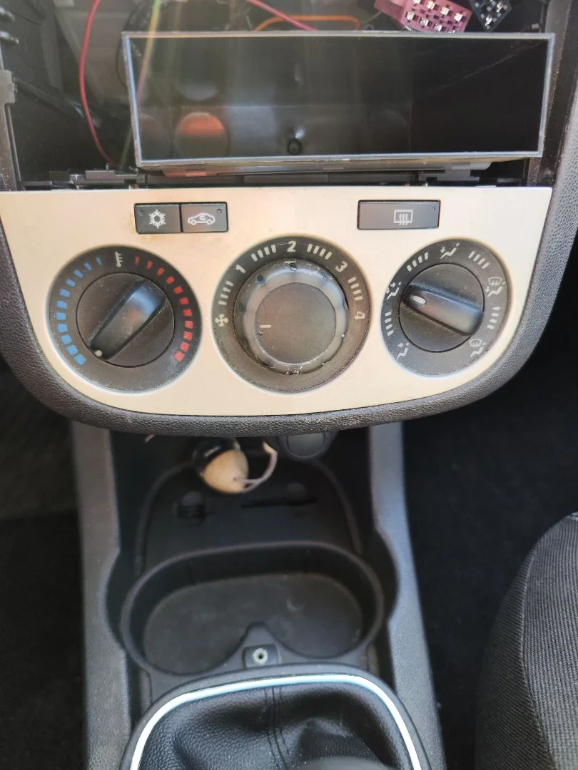 Foto de MANDO CALEFACCION / AIRE ACONDICIONADO OPEL CORSA D 1.2 16V CAT (Z 12 XEP / LB4) (80 CV / 59 KW)
