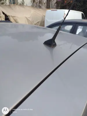 Foto de BASE DE ANTENA RENAULT CLIO III 1.2 16V (75 CV / 55 KW)