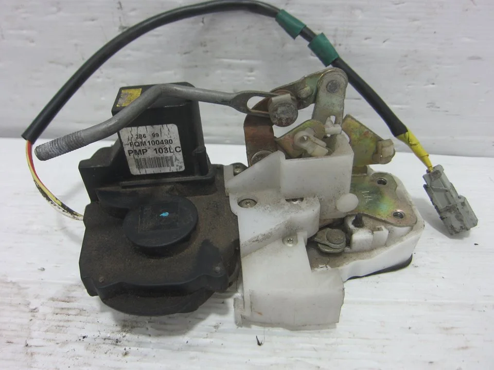 Foto de CERRADURA PUERTA TRASERA IZQUIERDA MG ROVER ROVER 45 (T/RT) 1.4 16V CAT (103 CV / 76 KW) referencia FQM100490