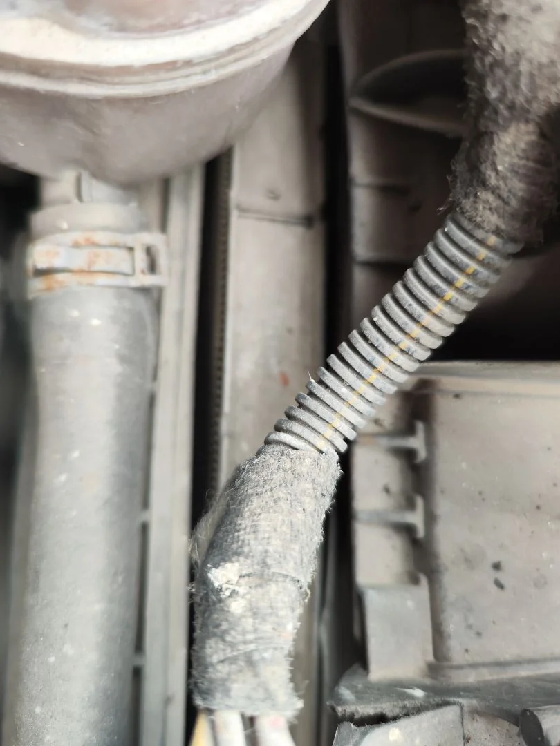 Foto de CONDENSADOR / RADIADOR AIRE ACONDICIONADO OPEL CORSA D 1.3 16V CDTI (75 CV / 55 KW)