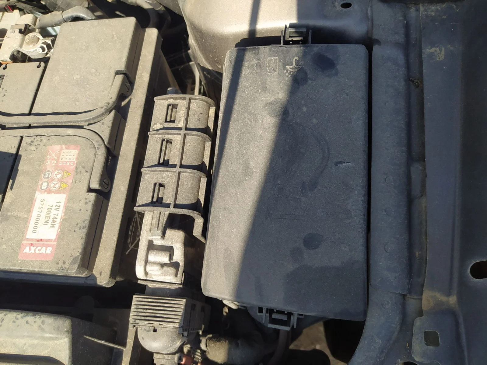 Foto de CAJA RELES / FUSIBLES SEAT LEON ST 5F8 1.6 TDI (105 CV / 77 KW)