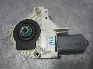 Foto de MOTOR ELEVALUNAS DELANTERO DERECHO PORSCHE CAYENNE (TIPO 92A) 3.6 CAT (299 CV / 220 KW) referencia 8K0959802B foto 4