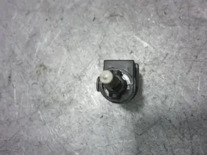 Foto de INTERRUPTOR RENAULT CAPTUR I 1.5 dCi Diesel FAP Energy (90 CV / 66 KW) referencia 253206170R foto 3