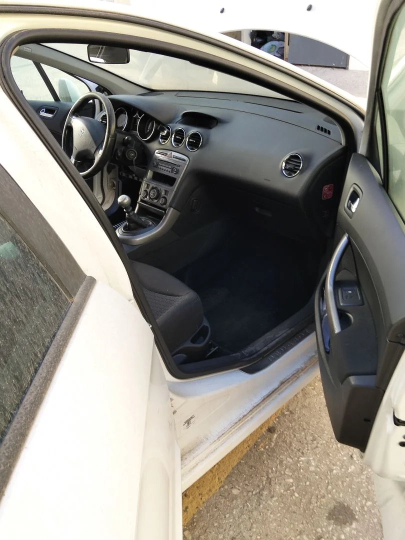 Foto de GOMAS CONTORNO PUERTA PEUGEOT 308 SW 1.6 HDi FAP CAT (9HZ / DV6TED4) (109 CV / 80 KW)