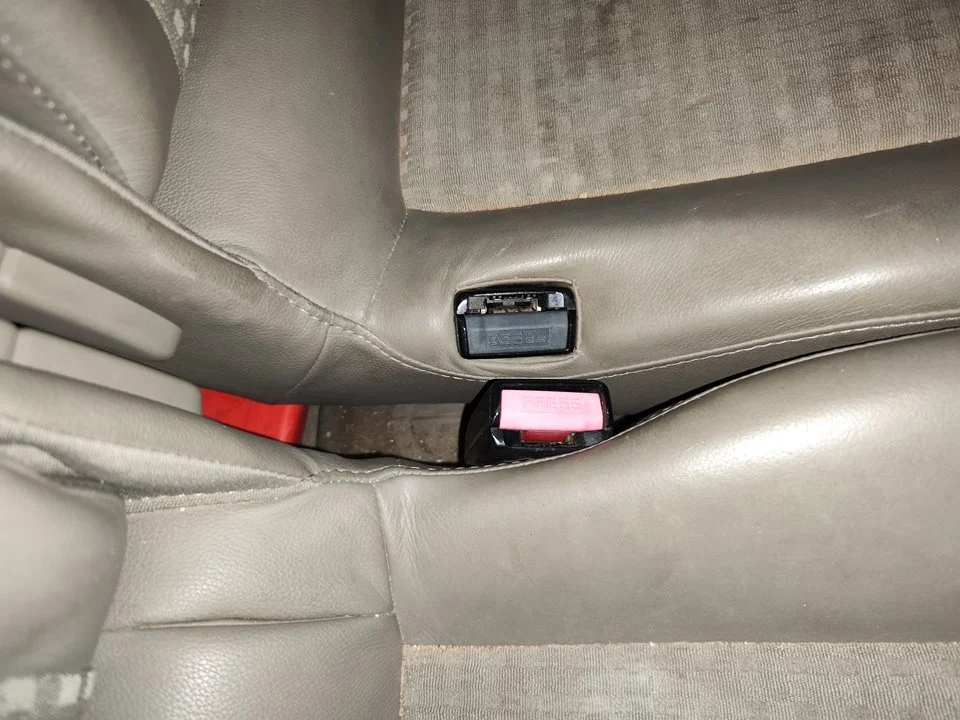 Foto de ENGANCHE CINTURON TRASERO DERECHO RENAULT SCENIC II (JM) 1.9 dCi Diesel (120 CV / 88 KW) referencia 417510