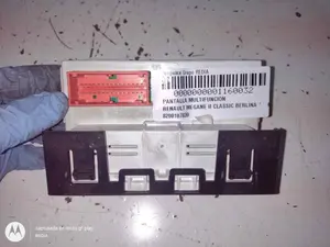 Foto de PANTALLA MULTIFUNCION RENAULT MEGANE II CLASSIC BERLINA referencia 8200107839