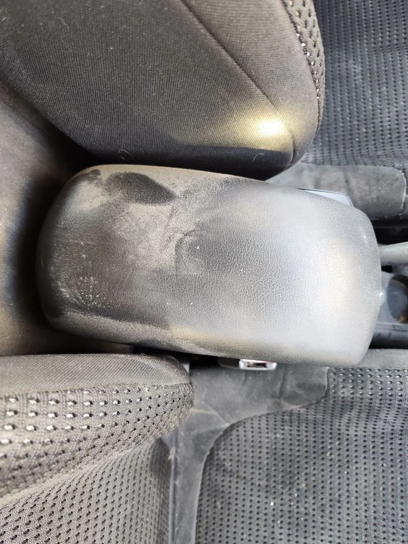 Foto de APOYABRAZOS CENTRAL CITROEN C4 BERLINA 1.6 16V HDi (90 CV / 66 KW)