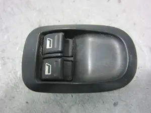 Foto de MANDO ELEVALUNAS TRASERO IZQUIERDO PEUGEOT 206 1.4 HDi (68 CV / 50 KW) referencia 96316306XT