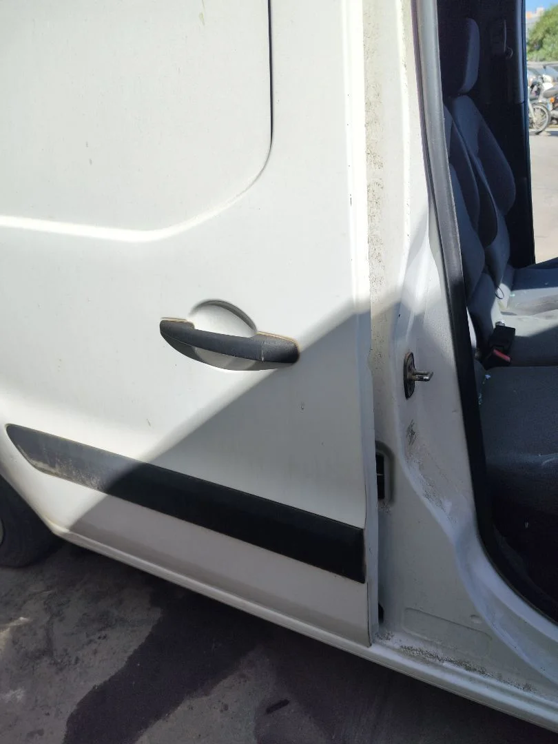 Foto de CERRADURA PUERTA LATERAL DERECHA CITROEN BERLINGO FURGÓN 1.6 Blue-HDI FAP (99 CV / 73 KW)