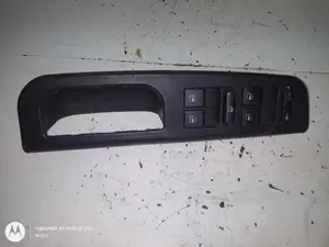 Foto de MANDO ELEVALUNAS DELANTERO IZQUIERDO VOLKSWAGEN PASSAT BERLINA (3B3) 1.9 TDI (131 CV / 96 KW) referencia 1J4959857B foto 1