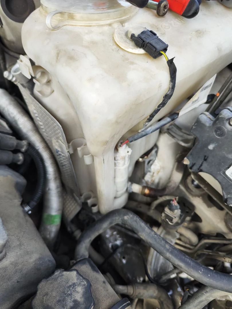 Foto de DEPOSITO LIMPIA MERCEDES-BENZ CLK (BM 208) CABRIO 3.2 V6 18V CAT (218 CV / 160 KW)