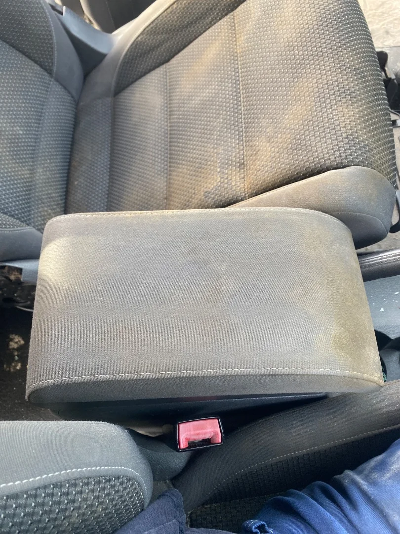 Foto de APOYABRAZOS CENTRAL VOLKSWAGEN TOURAN (1T3) 1.6 TDI DPF (105 CV / 77 KW)