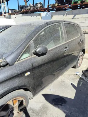 Foto de PUERTA DELANTERA IZQUIERDA SEAT ALTEA (5P1) 1.9 TDI (105 CV / 77 KW) referencia 5P0831055A foto 2