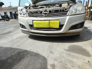 Foto de PARAGOLPES DELANTERO OPEL ASTRA H BERLINA 1.7 16V CDTI (110 CV / 81 KW) foto 4