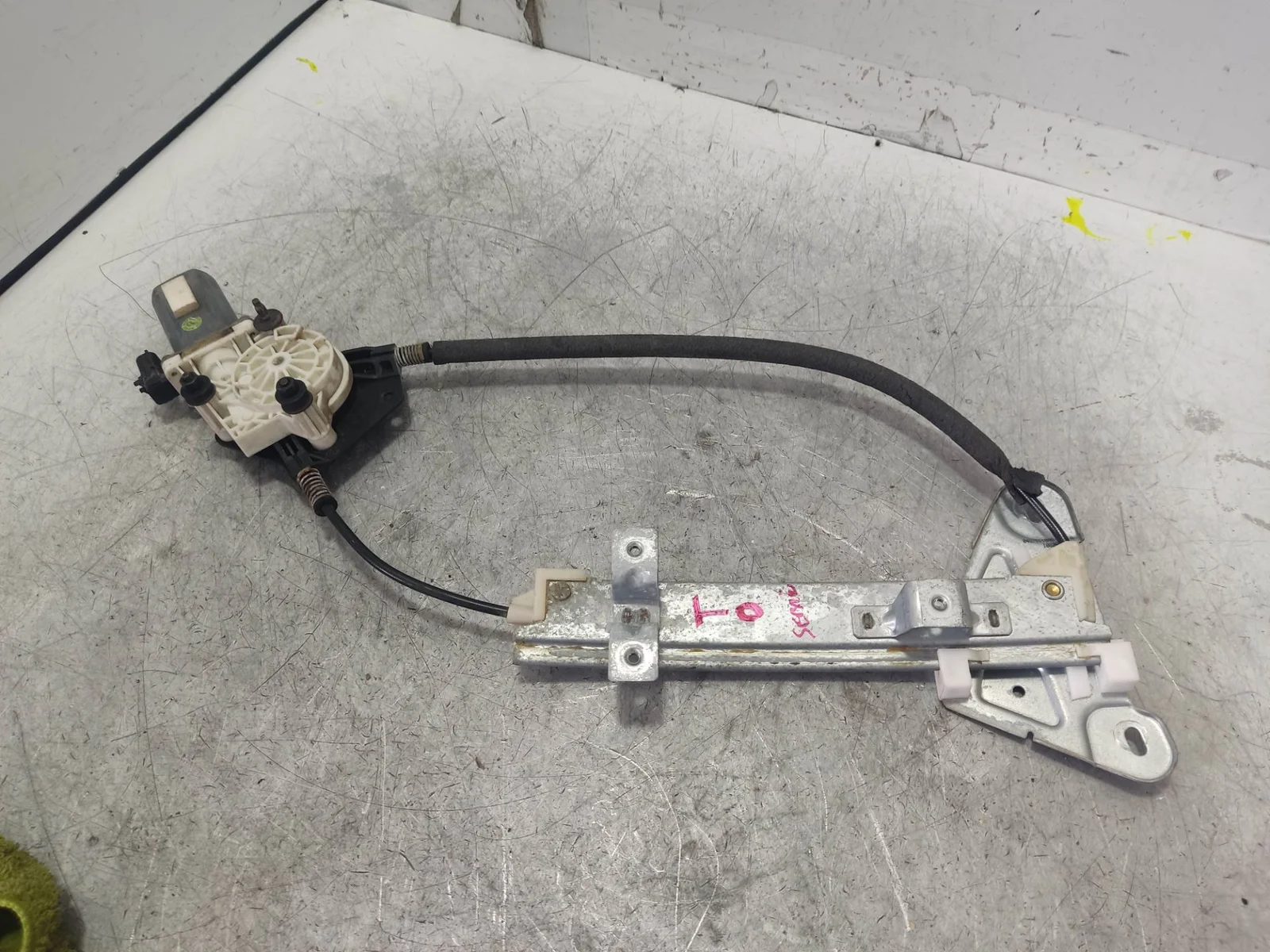 Foto de ELEVALUNAS TRASERO DERECHO CHRYSLER SEBRING JR 27 CABRIO 2.0 16V CAT (141 CV / 104 KW) referencia 04878110AG
