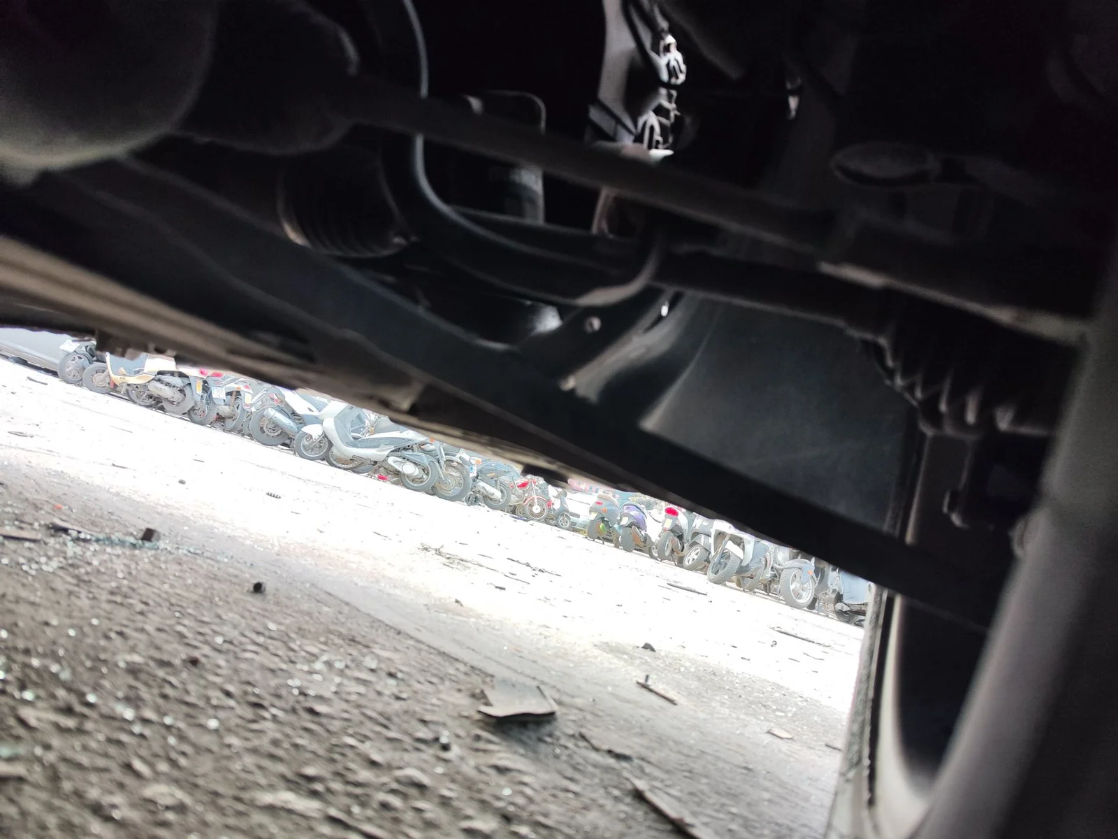 Foto de BRAZO SUSPENSION DELANTERO DERECHO RENAULT CLIO III 1.2 16V (75 CV / 55 KW)