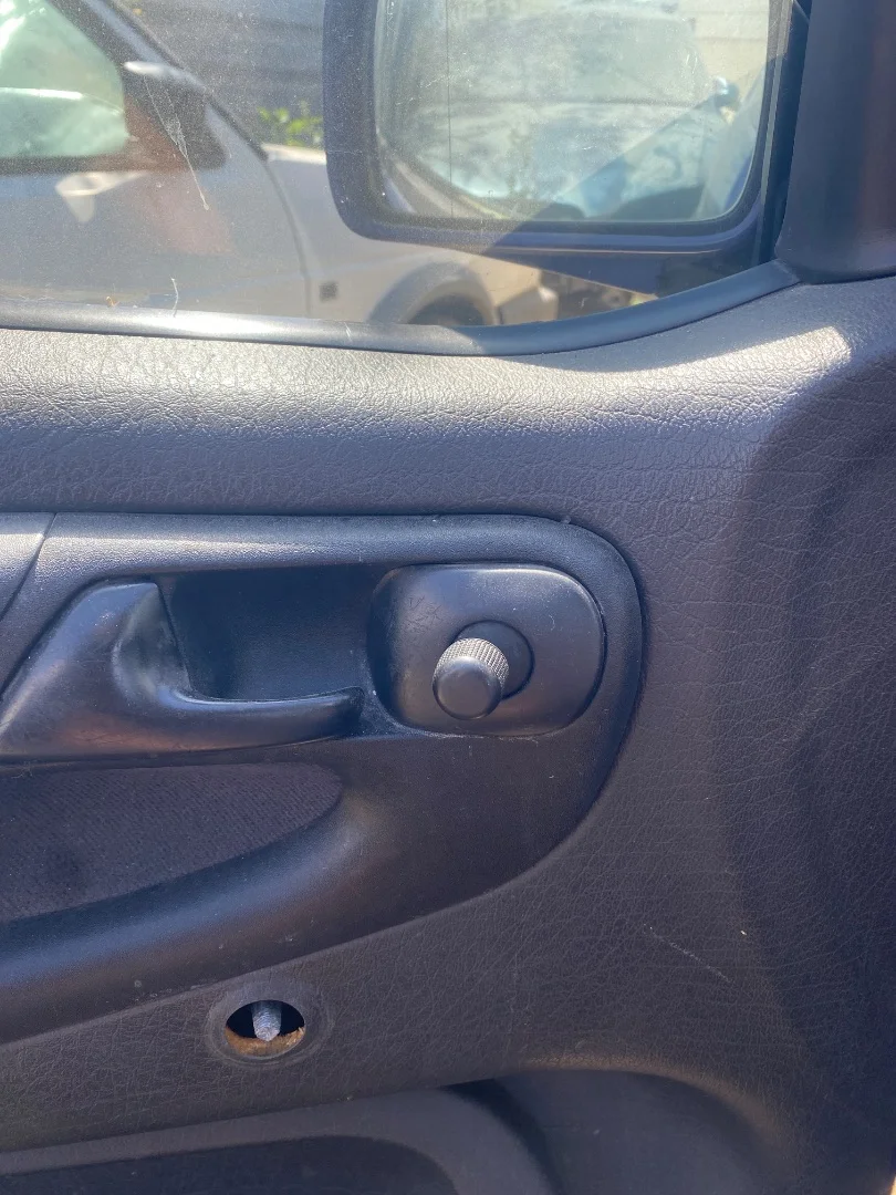 Foto de MANDO RETROVISOR VOLKSWAGEN POLO III (6N1) 1.4 (60 CV / 44 KW)
