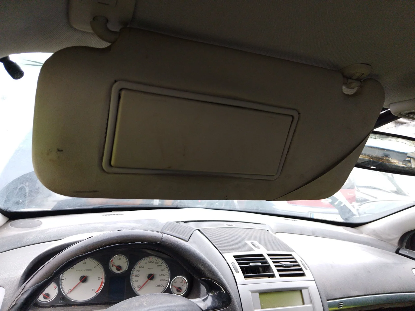 Foto de PARASOL IZQUIERDO PEUGEOT 407 2.0 16V HDi FAP CAT (RHR / DW10BTED4) (136 CV / 100 KW)