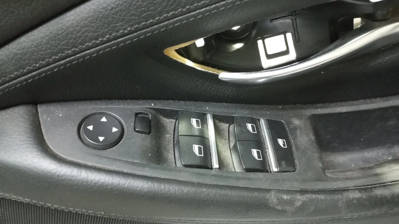 Foto de MANDO ELEVALUNAS DELANTERO DERECHO BMW SERIE 5 TOURING (F11) 2.0 Turbodiesel (184 CV / 135 KW) referencia 924195701