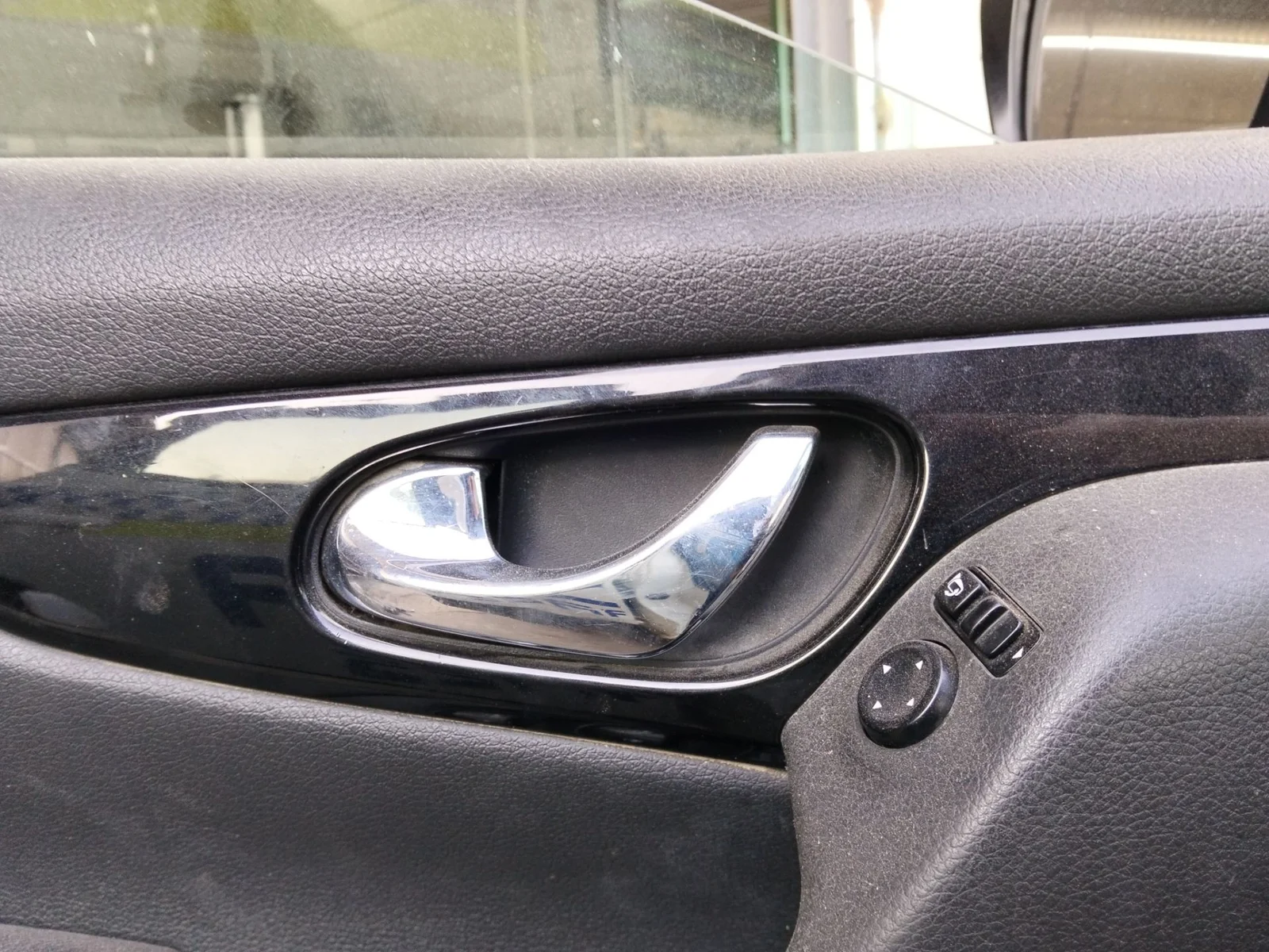 Foto de MANETA INTERIOR DELANTERA IZQUIERDA NISSAN QASHQAI (J11E) 1.2 16V CAT (116 CV / 85 KW)