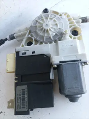 Foto de ELEVALUNAS DELANTERO DERECHO CITROEN C4 BERLINA 1.6 16V HDi FAP (109 CV / 80 KW) referencia 996388101 foto 4