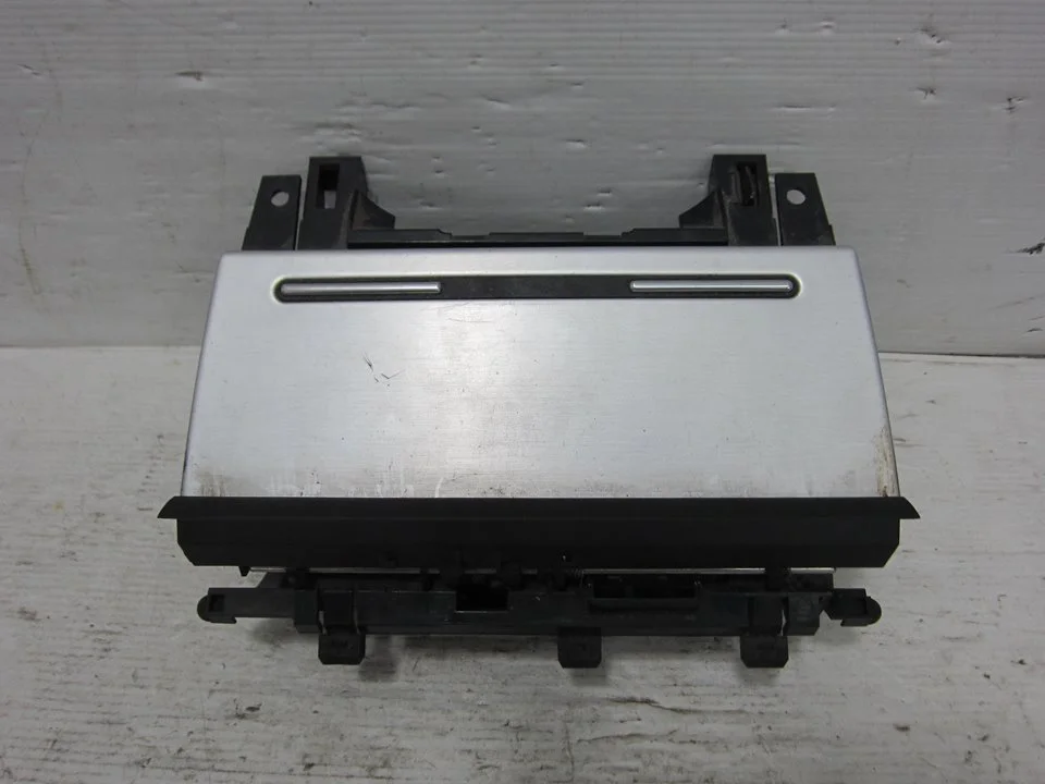 Foto de CENICERO AUDI A4 AVANT (8E) referencia 8E0857951G