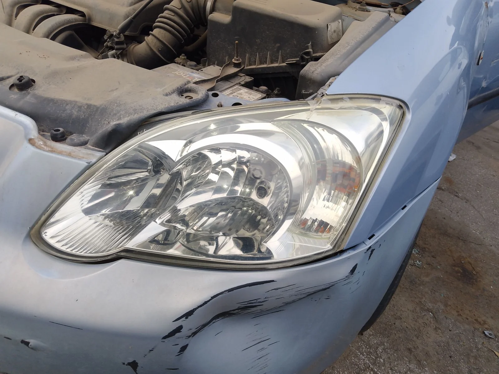 Foto de FARO IZQUIERDO TOYOTA COROLLA (E12) 1.4 16V CAT (97 CV / 71 KW) referencia 8117002380