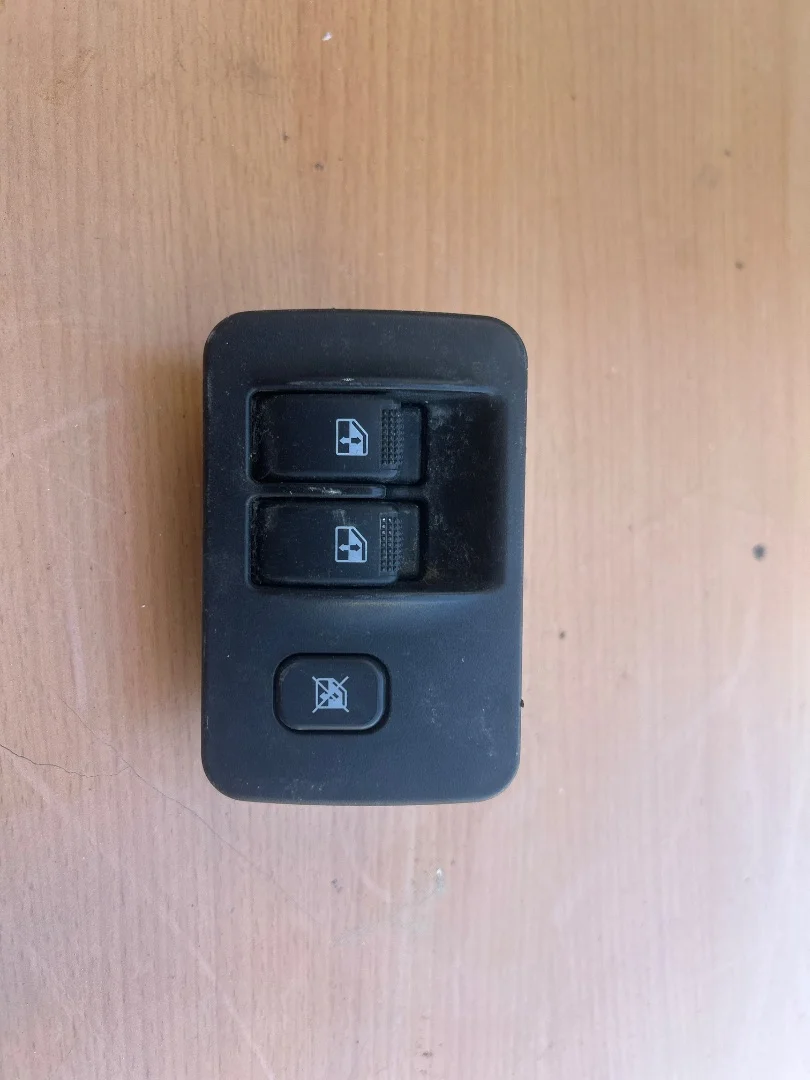 Foto de MANDO ELEVALUNAS DELANTERO IZQUIERDO HYUNDAI ATOS (EM) 1.1 12V CAT (58 CV / 43 KW) referencia 9357005000