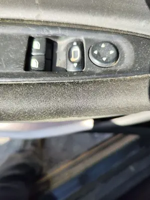 Foto de MANDO ELEVALUNAS DELANTERO IZQUIERDO CITROEN C4 COUPE 1.4 16V (88 CV / 65 KW)