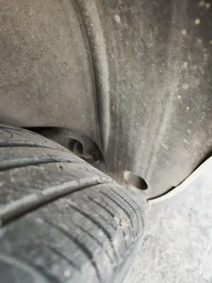 Foto de PASO RUEDA TRASERO DERECHO CITROEN C4 BERLINA 1.6 16V HDi (90 CV / 66 KW)