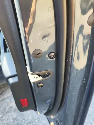 Foto de CERRADURA PUERTA DELANTERA DERECHA AUDI A6 AVANT (4GD) 2.0 16V TDI (190 CV / 140 KW) referencia 8J1837016E