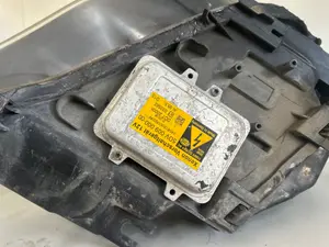 Foto de FARO DERECHO BMW SERIE 5 BERLINA (E60) 3.0 24V CAT (231 CV / 170 KW) referencia 5DV 009 000 00 foto 2