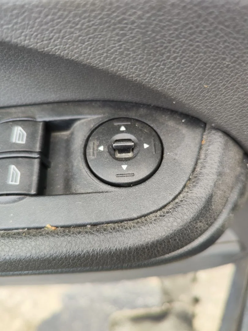 Foto de MANDO RETROVISOR FORD FOCUS C-MAX (CAP)(2003) 1.6 TDCi CAT (109 CV / 80 KW)