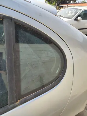 Foto de LUNA CUSTODIA TRASERA IZQUIERDA SEAT LEON (1M1) 1.6  (101 CV / 74 KW)