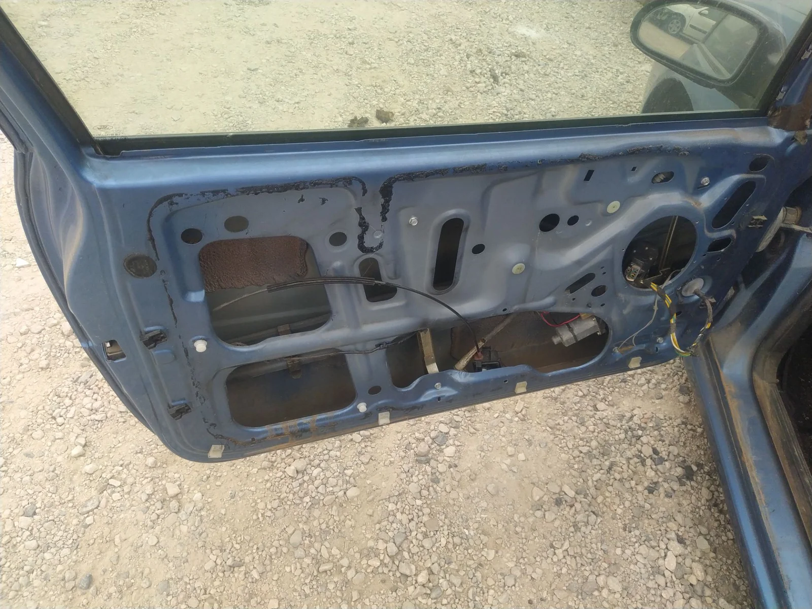 Foto de RETENEDOR PUERTA FORD FOCUS BERLINA (CAK) 1.8 TDDI Turbodiesel CAT (90 CV / 66 KW) referencia 4143688