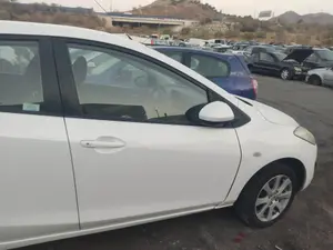 Foto de LUNA DELANTERA DERECHA MAZDA 2 BERLINA (DE) 1.3 16V CAT (75 CV / 55 KW)