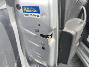 Foto de CERRADURA PUERTA DELANTERA IZQUIERDA PEUGEOT 308 1.6 HDi FAP CAT (9HZ / DV6TED4) (109 CV / 80 KW) referencia 9800616680 foto 5