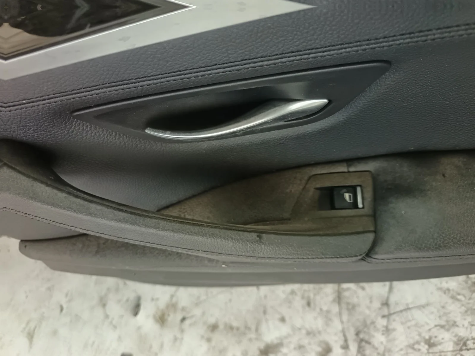 Foto de MANDO ELEVALUNAS TRASERO DERECHO BMW SERIE 5 TOURING (F11) 2.0 Turbodiesel (184 CV / 135 KW)