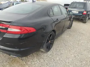 Foto de PUERTA TRASERA DERECHA JAGUAR XF 3.0 V6 Diesel CAT (241 CV / 177 KW) referencia C2Z  2013